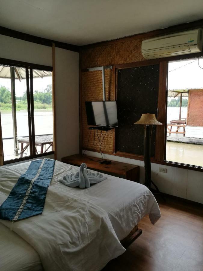 River Marina Resort Uthai Thani Exterior photo